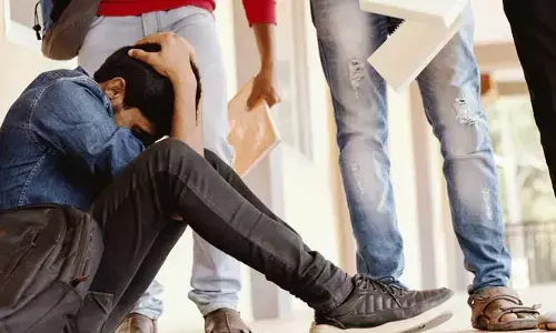 వాట్సాప్ గ్రూపుల్లో వేధించినా ర్యాగింగ్ చేసినట్టే..యూజీసీ కీలక ఆదేశాలు
