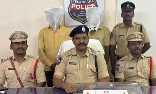 బంగారం దొంగిలించిన ఇద్దరు అరెస్ట్.. ఎస్సై గోపికృష్ణ చాకచక్యం