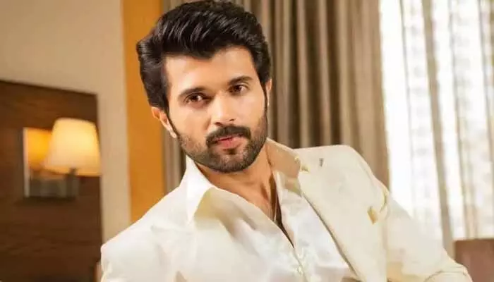 చిన్నప్పటి నుంచి నా కాళ్ల మీద నేను నిలబడ్డాను.. రౌడీ హీరో ఇంట్రెస్టింగ్ కామెంట్స్