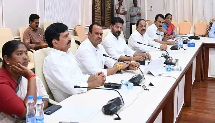 Telangana Cabinet: బీసీ రిజర్వేషన్లకు గ్రీన్ సిగ్నల్ Telangana Cabinet: బీసీ రిజర్వేషన్లకు గ్రీన్ సిగ్నల్