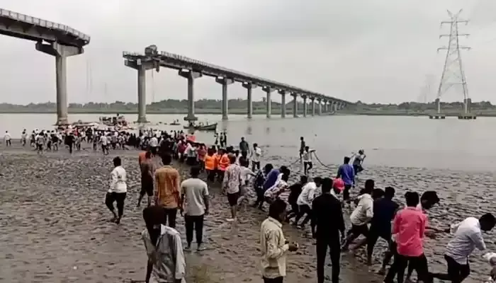గుజరాత్‌ బ్రిడ్జి ఘటన.. 13కు చేరిన మృతుల సంఖ్య