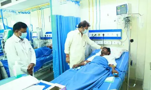 కల్తీ కల్లు బాధితులకి నిమ్స్ లో మంత్రి దామోదర పరామర్శ