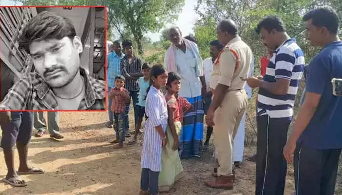 సత్యసాయి జిల్లాలో వ్యక్తి దారుణహత్య.. పాపం ఆ ముగ్గురు పిల్లలు సత్యసాయి జిల్లాలో వ్యక్తి దారుణహత్య.. పాపం ఆ ముగ్గురు పిల్లలు
