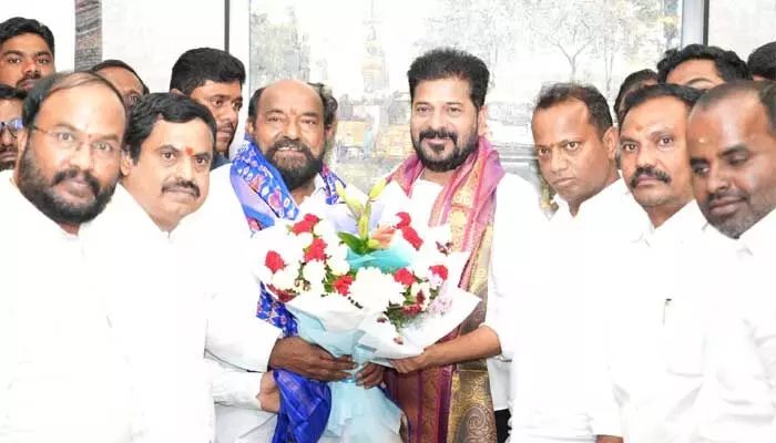 CM Revanth Reddy : సీఎం రేవంత్ రెడ్డిని కలిసిన ఆర్. కృష్ణయ్య.. కారణం ఇదే CM Revanth Reddy : సీఎం రేవంత్ రెడ్డిని కలిసిన ఆర్. కృష్ణయ్య.. కారణం ఇదే