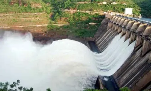శ్రీశైలం ప్రాజెక్టులోకి భారీగా వరద నీరు.. ప్రస్తుత నీటి మట్టం ఇదే!
