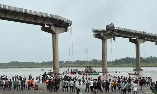 గుజరాత్‌లో బ్రిడ్జ్ కూలిన ఘటనలో 18కి చేరిన మృతుల సంఖ్య.. కొనసాగుతున్న గాలింపు చర్యలు