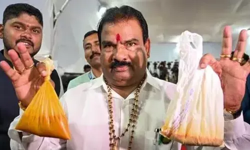 Shiv Sena MLA: క్యాంటీన్ సిబ్బందిపై దాడి వ్యవహారంలో శివసేన ఎమ్మెల్యే సంజయ్ గైక్వాడ్‌పై కేసు నమోదు