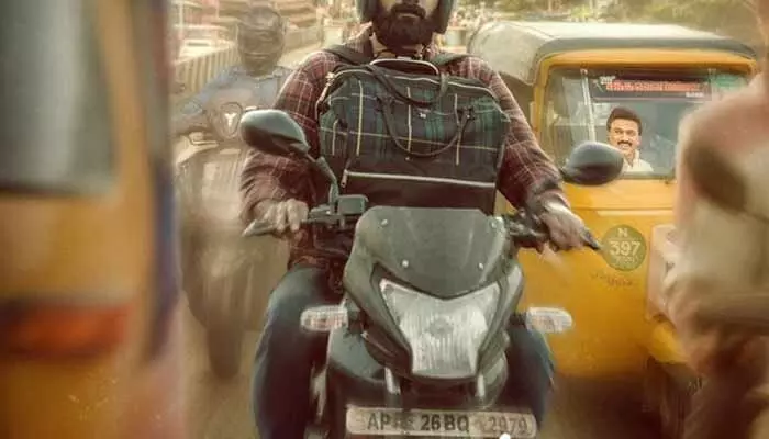 బర్త్డే స్పెషల్గా ‘కపుల్ ఫ్రెండ్లీ’ నుంచి హీరో పోస్టర్ రిలీజ్.. ఆకట్టుకుంటున్న సింపుల్ లుక్ బర్త్డే స్పెషల్గా ‘కపుల్ ఫ్రెండ్లీ’ నుంచి హీరో పోస్టర్ రిలీజ్.. ఆకట్టుకుంటున్న సింపుల్ లుక్