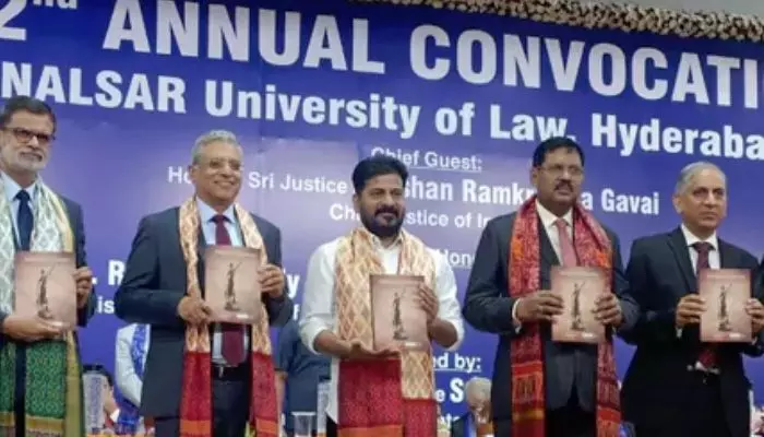 న్యాయవాద వృత్తి సవాళ్లతో కూడుకుంది: సుప్రీంకోర్టు ప్రధాన న్యాయమూర్తి జస్టిస్ బీఆర్ గవాయ్ న్యాయవాద వృత్తి సవాళ్లతో కూడుకుంది: సుప్రీంకోర్టు ప్రధాన న్యాయమూర్తి జస్టిస్ బీఆర్ గవాయ్