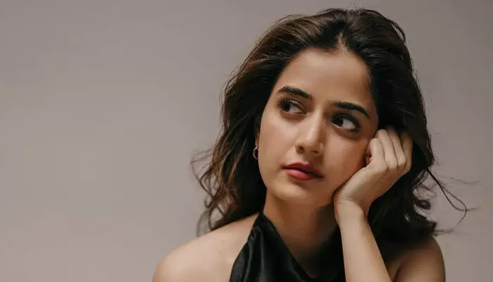 Ashika Ranganath: సోషల్ మీడియాలో గ్లామర్ పెంచేసిన యంగ్ బ్యూటీ.. Ashika Ranganath: సోషల్ మీడియాలో గ్లామర్ పెంచేసిన యంగ్ బ్యూటీ..