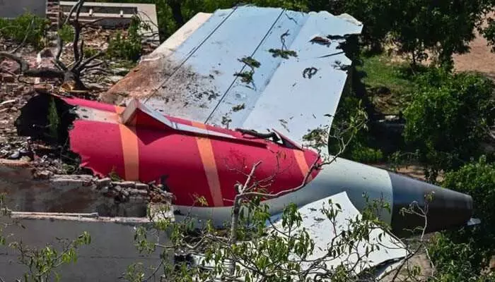 Air India Crash: ఏడేళ్ల క్రితమే ఫ్యూయల్ స్విచ్లపై అమెరికా వార్నింగ్! Air India Crash: ఏడేళ్ల క్రితమే ఫ్యూయల్ స్విచ్లపై అమెరికా వార్నింగ్!