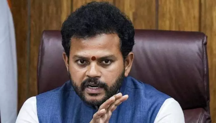 దయానిధి మారన్ వ్యాఖ్యలను కొట్టిపడేసిన కేంద్రమంత్రి దయానిధి మారన్ వ్యాఖ్యలను కొట్టిపడేసిన కేంద్రమంత్రి