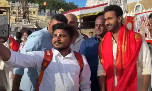 తిరుమల శ్రీవారిని దర్శించుకున్న ప్రముఖ హీరో సంతోష్ శోభన్