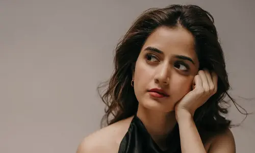 Ashika Ranganath: సోషల్ మీడియాలో గ్లామర్ పెంచేసిన యంగ్ బ్యూటీ..
