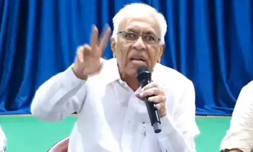 హిందీ భాష పెద్దమ్మ ఎలా అవుతుంది? పవన్‌పై ప్రముఖ రచయిత ఫైర్