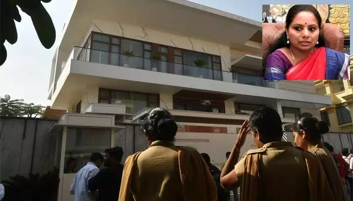 తడాకా చూపిస్తామన్న మల్లన్న... కవిత ఇంటి వద్ద భారీ బందోబస్తు తడాకా చూపిస్తామన్న మల్లన్న... కవిత ఇంటి వద్ద భారీ బందోబస్తు