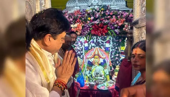 ఉజ్జయిని మహంకాళి అమ్మవారిని దర్శించుకున్న బీజేపీ చీఫ్ రామచంద్ర రావు ఉజ్జయిని మహంకాళి అమ్మవారిని దర్శించుకున్న బీజేపీ చీఫ్ రామచంద్ర రావు