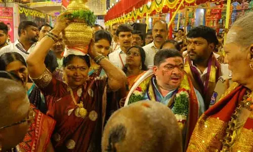 లష్కర్ బోనాల జాతర వైభవంగా ప్రారంభం.. తొలి పూజలు నిర్వహించిన మంత్రి పొన్నం