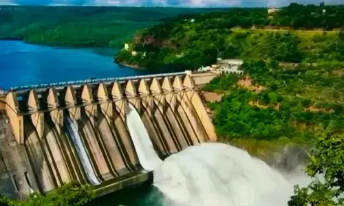 శ్రీశైలం ప్రాజెక్టుకు కొనసాగుతున్న వరద