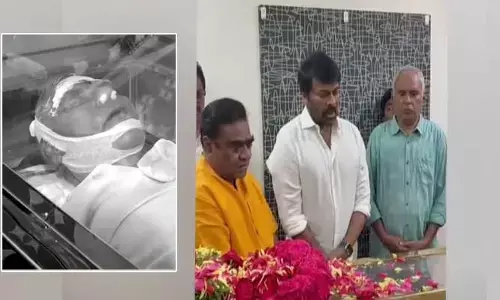 కన్నీరు పెట్టిన చిరంజీవి.. కోటా శ్రీనివాస రావు పార్థివదేహానికి నివాళి