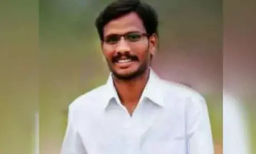 చొప్పదండిలో రికార్డు అసిస్టెంట్ ఆత్మహత్య.. ఆసుపత్రిలో కన్నుమూత