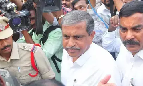 వైసీపీ ప్రధాన కార్యదర్శి శ్రీహరి అరెస్ట్ అరాచకం: పోలీసులపై సజ్జల ఫైర్