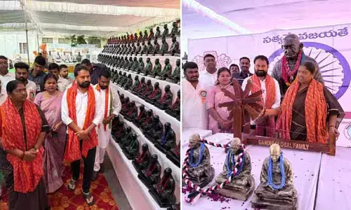 Seethakka: దేశానికి గాంధీ సిద్ధాంతమే శ్రీరామరక్ష.. మంత్రి సీతక్క ఆసక్తికర వ్యాఖ్యలు