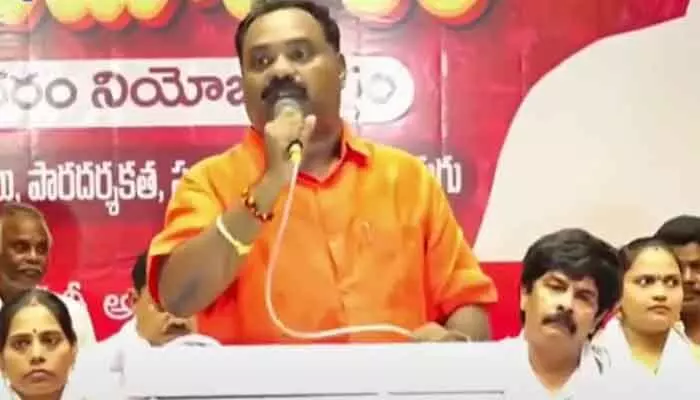 నా కారును ఫైనాన్స్ వాళ్లు తీసుకెళ్లారు.. జనసేన ఎమ్మెల్యే ఆసక్తికర వ్యాఖ్యలు నా కారును ఫైనాన్స్ వాళ్లు తీసుకెళ్లారు.. జనసేన ఎమ్మెల్యే ఆసక్తికర వ్యాఖ్యలు