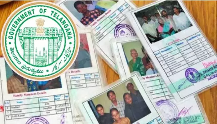 New Ration cards: ఫిజికల్ రేషన్ కార్డులు ఇప్పుడే కాదు.. మంత్రి ఉత్తమ్ కీలక వ్యాఖ్యలు New Ration cards: ఫిజికల్ రేషన్ కార్డులు ఇప్పుడే కాదు.. మంత్రి ఉత్తమ్ కీలక వ్యాఖ్యలు