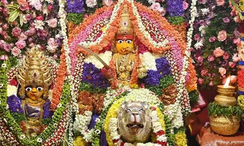 అట్టహాసంగా మహంకాళి బోనాలు.. మరికాసేపట్లో రంగం, భవిష్యవాణి