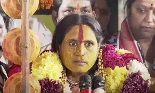 నేను కన్నెర్రజేస్తే చస్తారు.. మాతంగి స్వర్ణలత భవిష్యవాణి ఇదే!