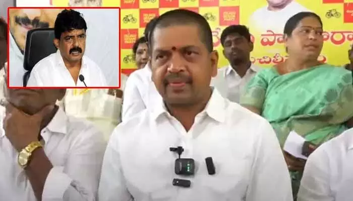 పేర్ని నాని బందరు పిచ్చోడు కాదు.. రాష్ట్రానికే పెద్ద పిచ్చోడు : మంత్రి కొల్లు పేర్ని నాని బందరు పిచ్చోడు కాదు.. రాష్ట్రానికే పెద్ద పిచ్చోడు : మంత్రి కొల్లు