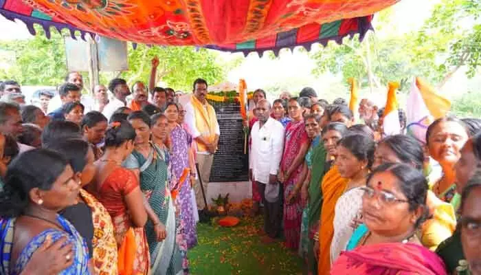 ప్రజల దీవెనలతోనే ఇందిరమ్మ రాజ్యం : దేవరకద్ర ఎమ్మెల్యే ప్రజల దీవెనలతోనే ఇందిరమ్మ రాజ్యం : దేవరకద్ర ఎమ్మెల్యే