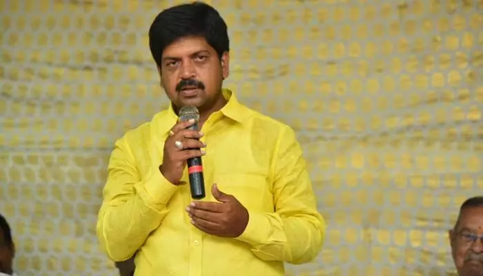నా కుటుంబ సభ్యుల గురించి మాట్లాడితే నాలిక చీరుతా..మంత్రి సంచలన వ్యాఖ్యలు నా కుటుంబ సభ్యుల గురించి మాట్లాడితే నాలిక చీరుతా..మంత్రి సంచలన వ్యాఖ్యలు