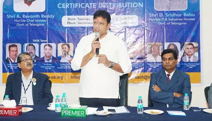 ఉద్యోగాలు వస్తాయి.. ఆందోళన వద్దు: మంత్రి శ్రీధర్ బాబు భరోసా ఉద్యోగాలు వస్తాయి.. ఆందోళన వద్దు: మంత్రి శ్రీధర్ బాబు భరోసా