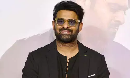 సోషల్ మీడియాను షేక్ చేస్తున్న ప్రభాస్ లేటెస్ట్ లుక్.. అస్సలు ఊహించలేదుగా అంటున్న నెటిజన్లు