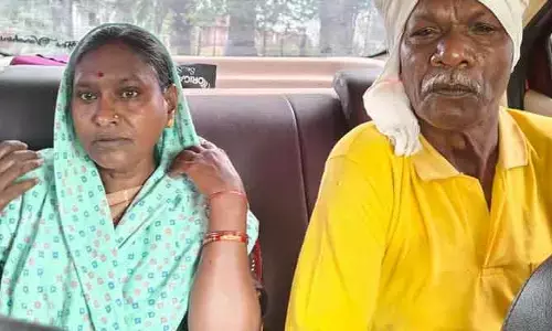 తెలంగాణ పోలీసుల ముందు లొంగిపోనున్న ఇద్దరు నక్సలైట్లు..!