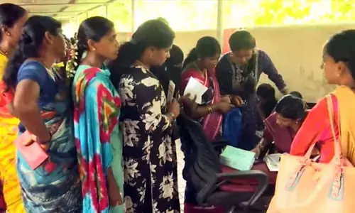 పోస్టాఫీసులకు భారీగా క్యూ కడుతున్న మహిళలు.. కారణం ఇదే