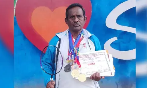 76 ఏళ్ల బాడ్మింటన్‌ హీరో..అంతర్జాతీయ పోటీలకు వెళ్లేందుకు ఆర్థిక ఇబ్బందులు!