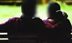 భారత్లో ప్రతి ఇద్దరిలో ఒకరికి అక్రమసంబంధం.. సర్వేలో బయటపడ్డ షాకింగ్ నిజాలు భారత్లో ప్రతి ఇద్దరిలో ఒకరికి అక్రమసంబంధం.. సర్వేలో బయటపడ్డ షాకింగ్ నిజాలు