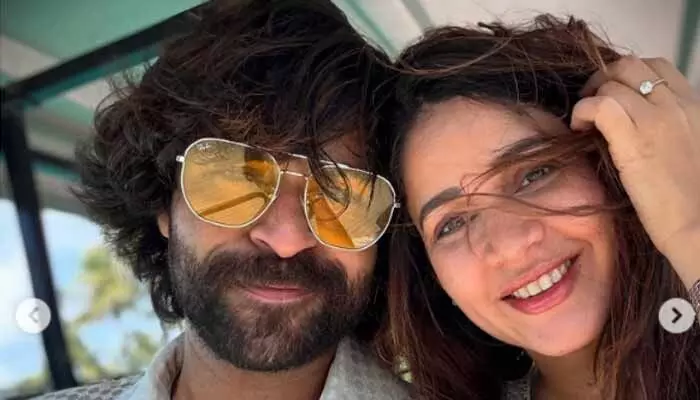 భార్యతో అక్కడ ఎంజాయ్ చేస్తున్న ఫొటోస్ షేర్ చేసిన మెగా హీరో.. క్యూట్ కపుల్ అంటూ కామెంట్స్ భార్యతో అక్కడ ఎంజాయ్ చేస్తున్న ఫొటోస్ షేర్ చేసిన మెగా హీరో.. క్యూట్ కపుల్ అంటూ కామెంట్స్