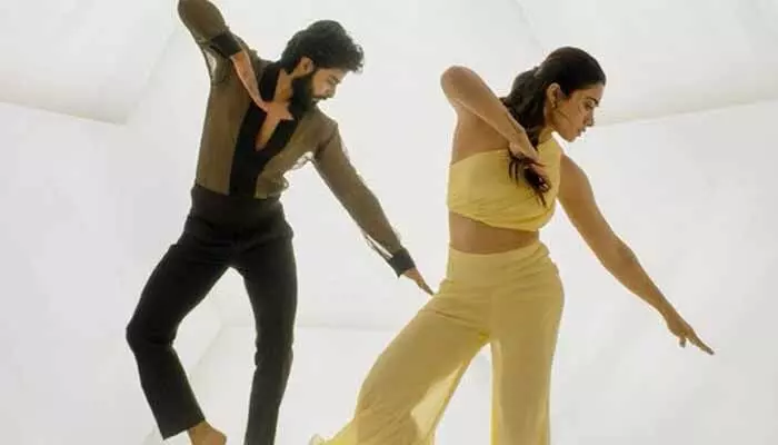 రష్మిక ‘ది గర్ల్ఫ్రెండ్’ నుంచి ఫస్ట్ సింగిల్ ప్రోమో రిలీజ్.. ఆకట్టుకుంటున్న పోస్టర్ రష్మిక ‘ది గర్ల్ఫ్రెండ్’ నుంచి ఫస్ట్ సింగిల్ ప్రోమో రిలీజ్.. ఆకట్టుకుంటున్న పోస్టర్