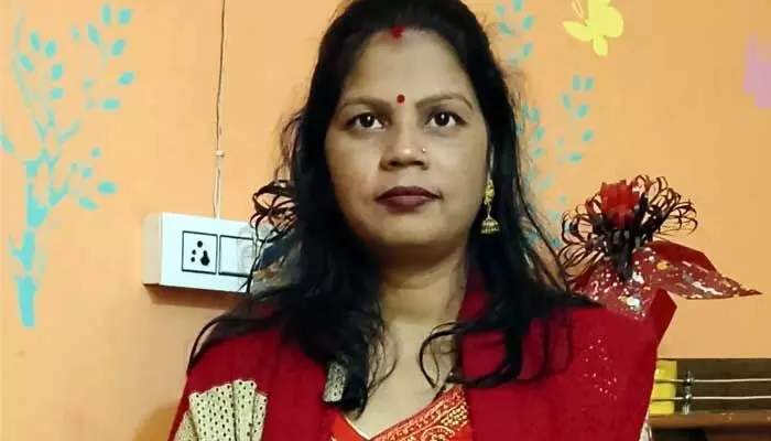 ఉపాధ్యాయురాలైన భార్యను హత్య చేసిన భర్త.. ఆ పని చేయలేదనే.. తప్పించుకున్న కుమారుడు ఉపాధ్యాయురాలైన భార్యను హత్య చేసిన భర్త.. ఆ పని చేయలేదనే.. తప్పించుకున్న కుమారుడు