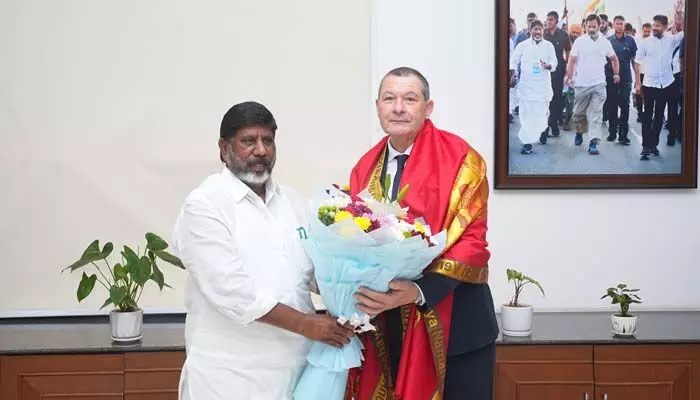 డిప్యూటీ సీఎం భట్టి విక్రమార్కను కలిసిన ఫ్రాన్స్ బృందం డిప్యూటీ సీఎం భట్టి విక్రమార్కను కలిసిన ఫ్రాన్స్ బృందం