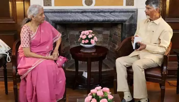 అమరావతి రెండో విడత నిధులు : నిర్మలమ్మకు చంద్రబాబు కీలక విజ్ఞప్తి అమరావతి రెండో విడత నిధులు : నిర్మలమ్మకు చంద్రబాబు కీలక విజ్ఞప్తి