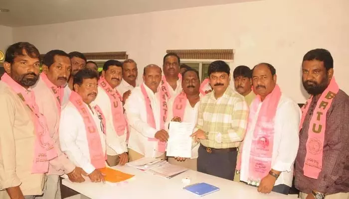 జీఓ 282 రద్దు చేయకుంటే ఉద్యమం ఉదృతం చేస్తాం.. బీఆర్టీయూ హెచ్చరిక జీఓ 282 రద్దు చేయకుంటే ఉద్యమం ఉదృతం చేస్తాం.. బీఆర్టీయూ హెచ్చరిక