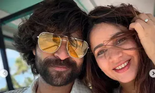 భార్యతో అక్కడ ఎంజాయ్ చేస్తున్న ఫొటోస్‌ షేర్ చేసిన మెగా హీరో.. క్యూట్ కపుల్ అంటూ కామెంట్స్