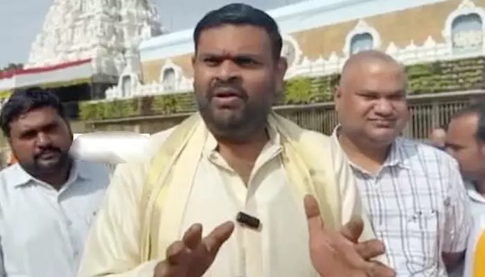 ‘దేవుడు సాక్షిగా చెబుతున్నా.. నాకు సంబంధం లేదు’.. టీడీపీ ఎమ్మెల్యే సంచలన వ్యాఖ్యలు ‘దేవుడు సాక్షిగా చెబుతున్నా.. నాకు సంబంధం లేదు’.. టీడీపీ ఎమ్మెల్యే సంచలన వ్యాఖ్యలు