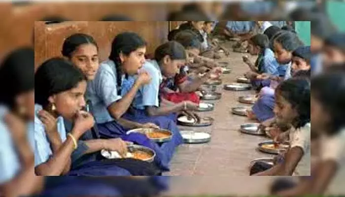 జగిత్యాల గురుకుల స్కూల్లో 30 మంది విద్యార్థినులకు అస్వస్థత జగిత్యాల గురుకుల స్కూల్లో 30 మంది విద్యార్థినులకు అస్వస్థత
