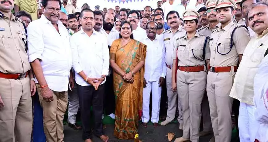 శాంతి భద్రతల పరిరక్షణపై ఫోకస్.. హోంమంత్రి అనిత కీలక వ్యాఖ్యలు శాంతి భద్రతల పరిరక్షణపై ఫోకస్.. హోంమంత్రి అనిత కీలక వ్యాఖ్యలు